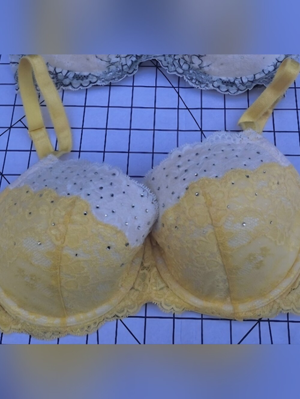 Victoria's Secret Bra 34DD Yellow Studded Lace Sexy